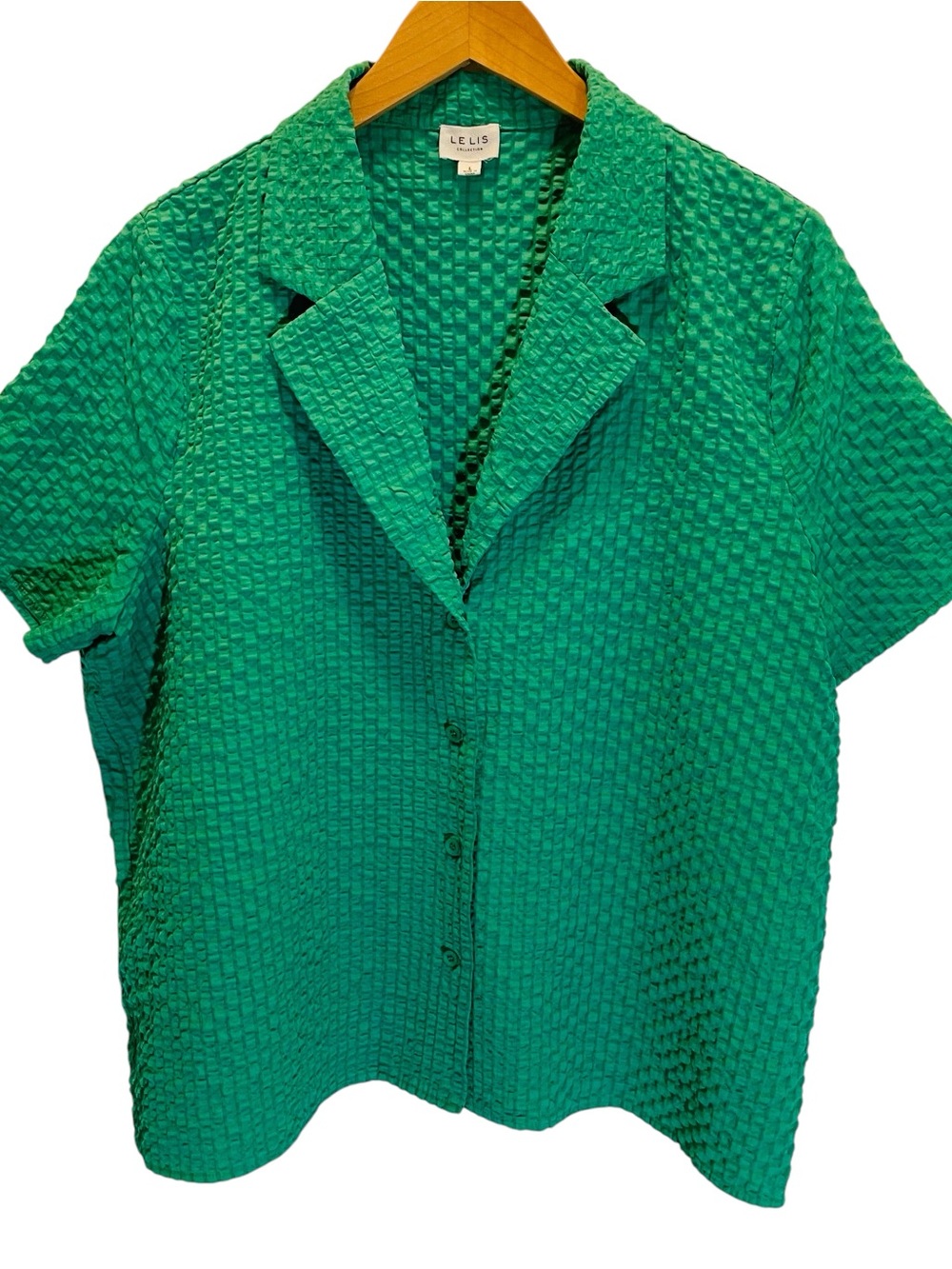 Le Lis “Kelly Top” Textured Emerald Green Short Sleeve Button Up Blouse Size L